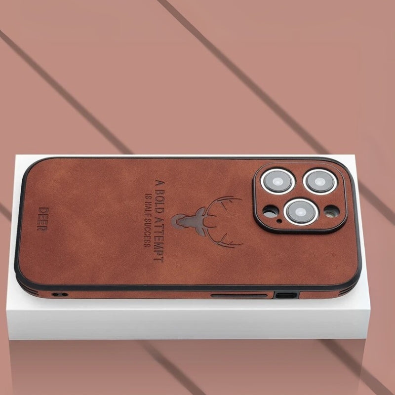 Lederen iPhone hoesje in wildleder met verhoogde kamerarand stofdempende bescherming en duurzame afwerking | Sulvida