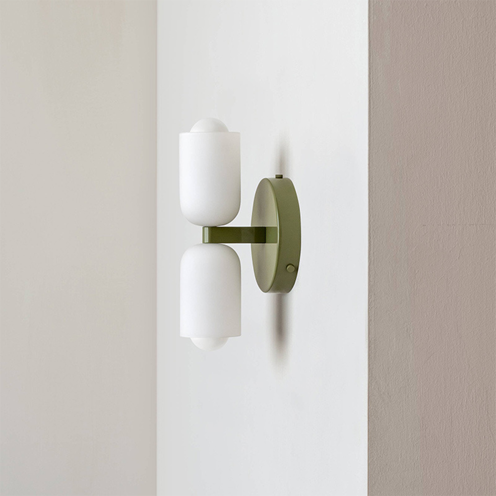 Cilindervormige wandlamp met dubbele acrylkappen voor zachte sfeerverlichting boven en onder in hal en gang | Sulvida