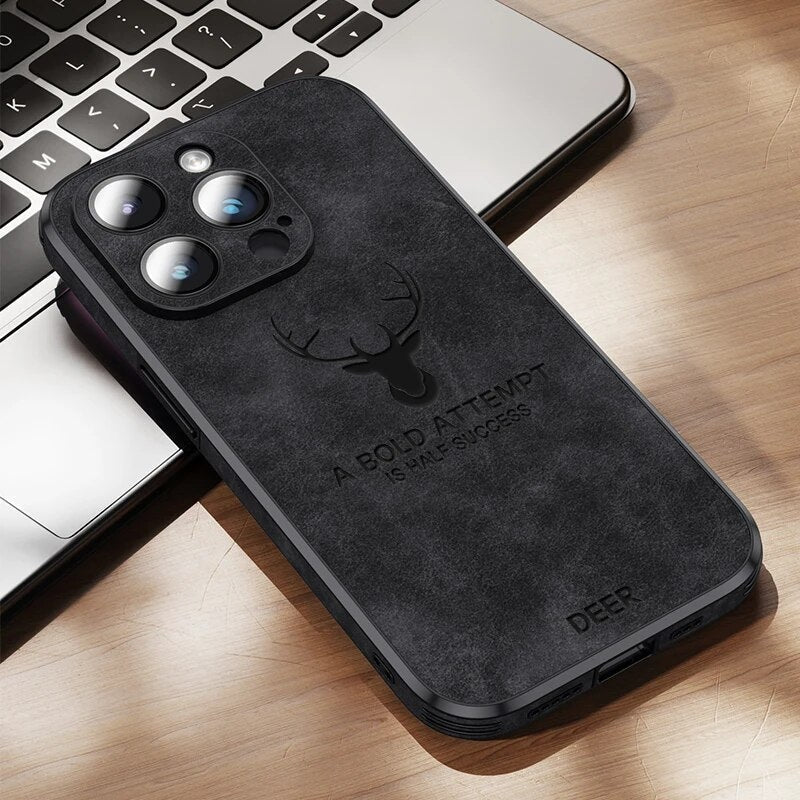 Lederen iPhone hoesje in wildleder met verhoogde kamerarand stofdempende bescherming en duurzame afwerking | Sulvida