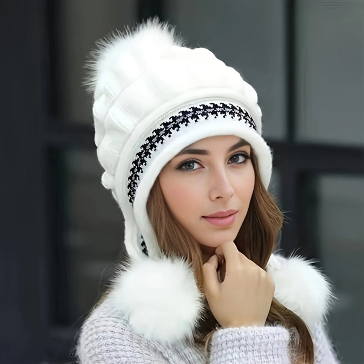 Fleece-Gevoerde Wintermuts met Oorflappen en Pompon – Warme Gebreide Muts voor Dames en Heren Winter | Sulvida