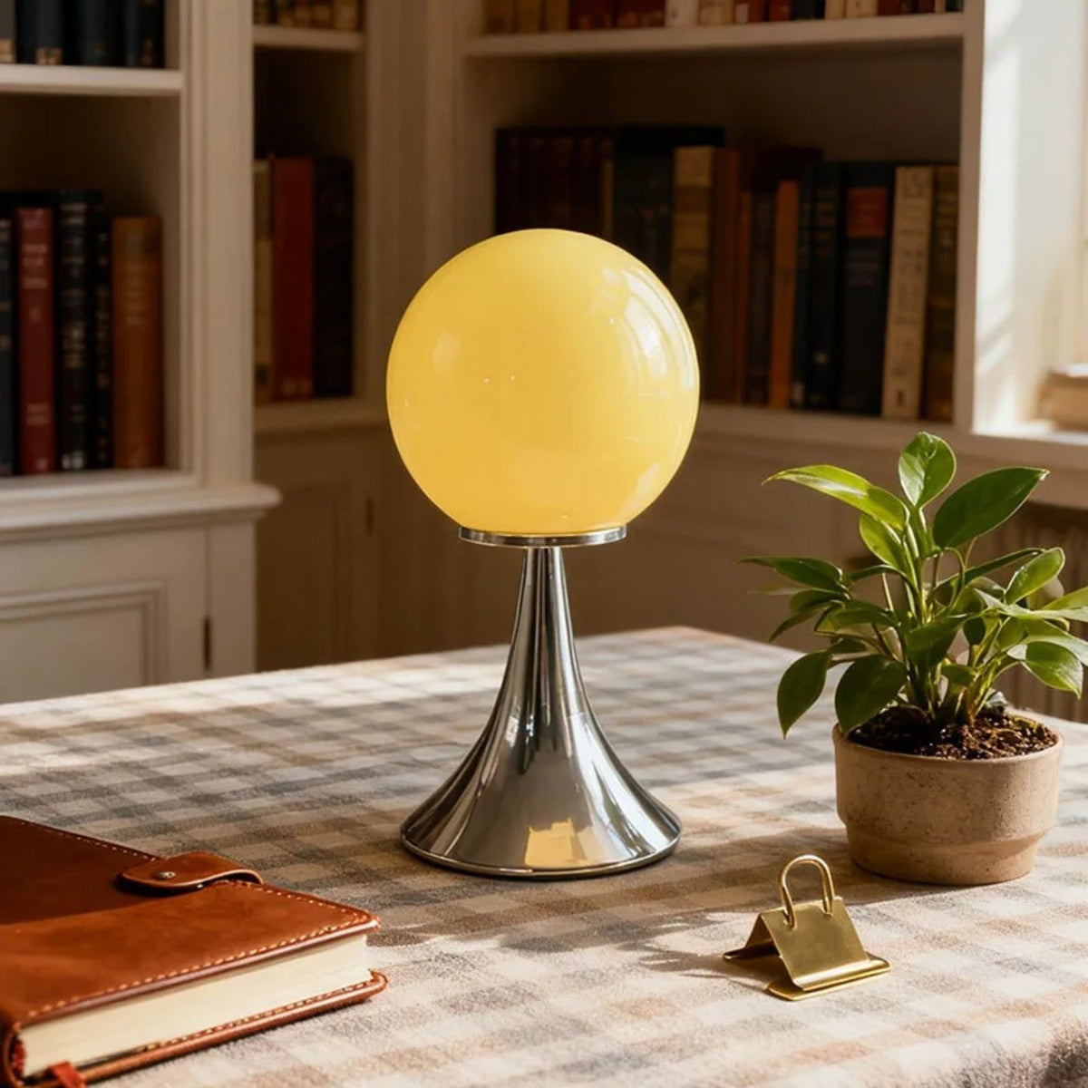 Glazen Tafellamp met Metalen Voet Bol Design Wit Oranje Roze Crème 30x15cm Dimbaar Sfeerlicht Woonkamer | Sulvida