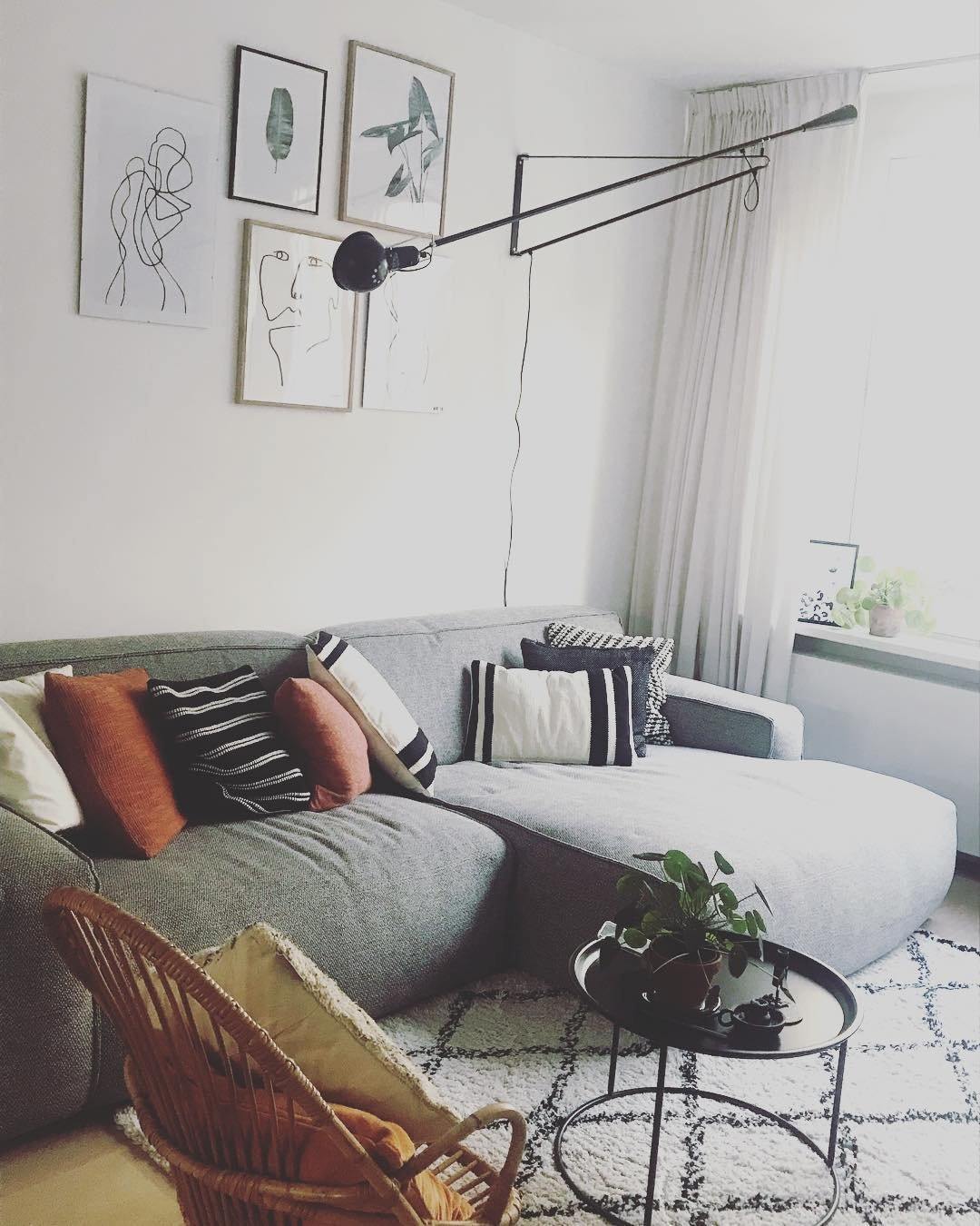 Industriële Wandlamp met Verstelbare Arm Metaal Zwart Wit 135cm 205cm Leeslamp Sfeerlicht Woonkamer Kantoor | Sulvida