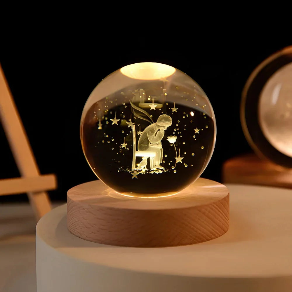 3D Kristallen Planeetlamp Met Houten Voet Warm Wit LED Verlichting Ruimtemotief Decoratieve Tafellamp | Sulvida