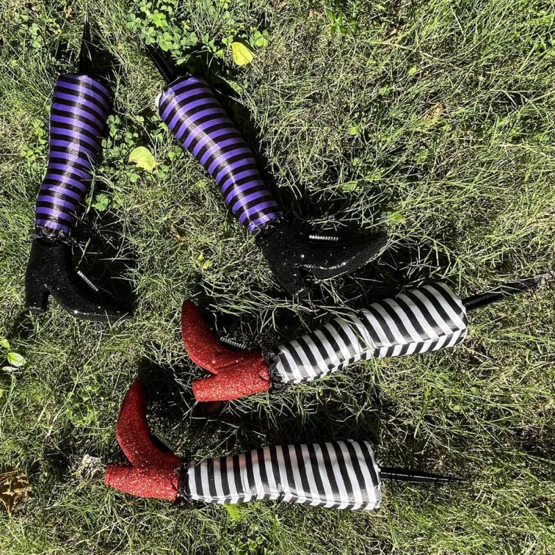 Decoratieve Heksenbenen voor Tuin 2 Stuks Ondersteboven Halloween Tuindecoratie met Gestreepte Kousen Feest | Sulvida
