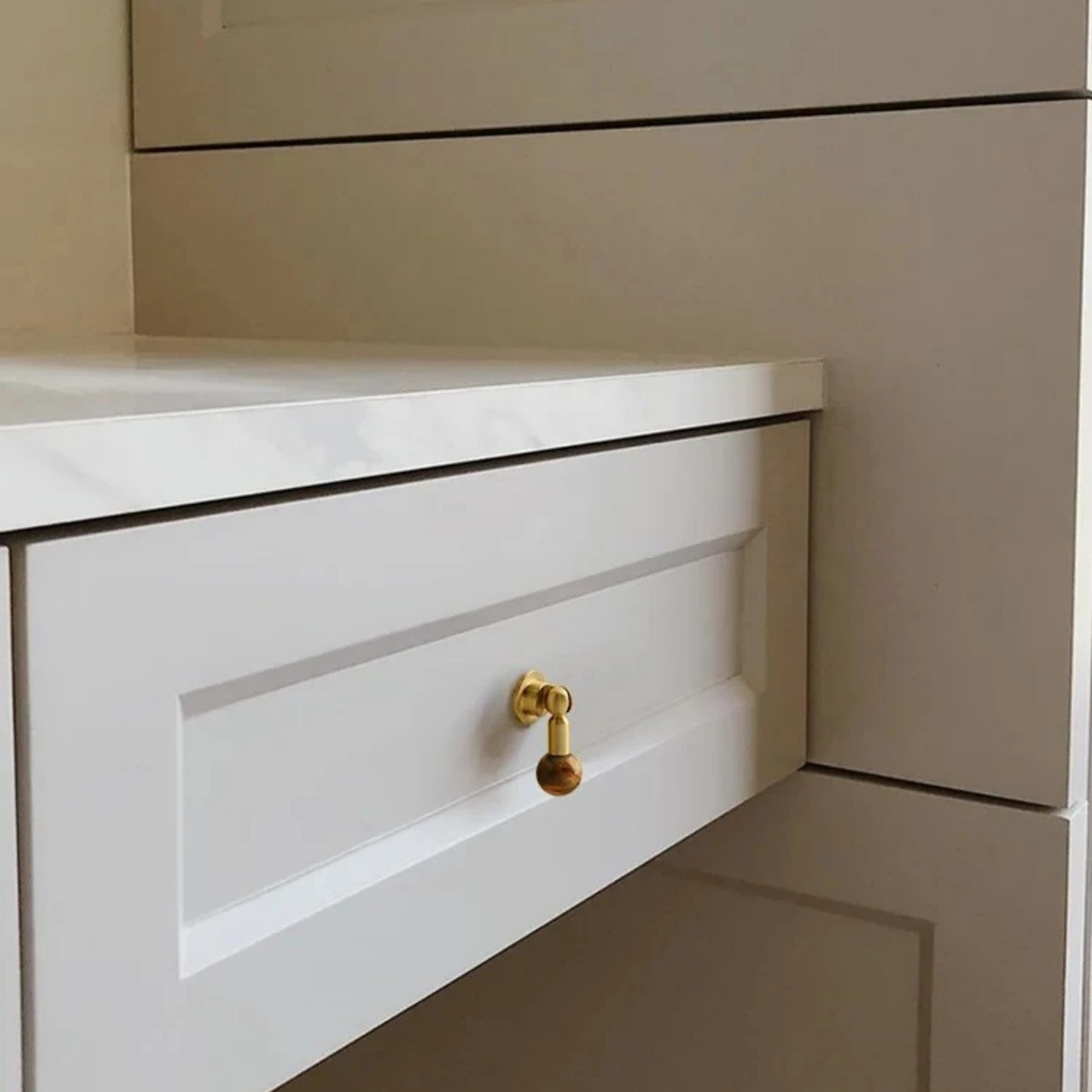 Kristallen Kastknop Amber – Messing en Glas Meubelgreep voor Kasten en Lades – Stijlvolle Decoratieve Kasthardware | Sulvida