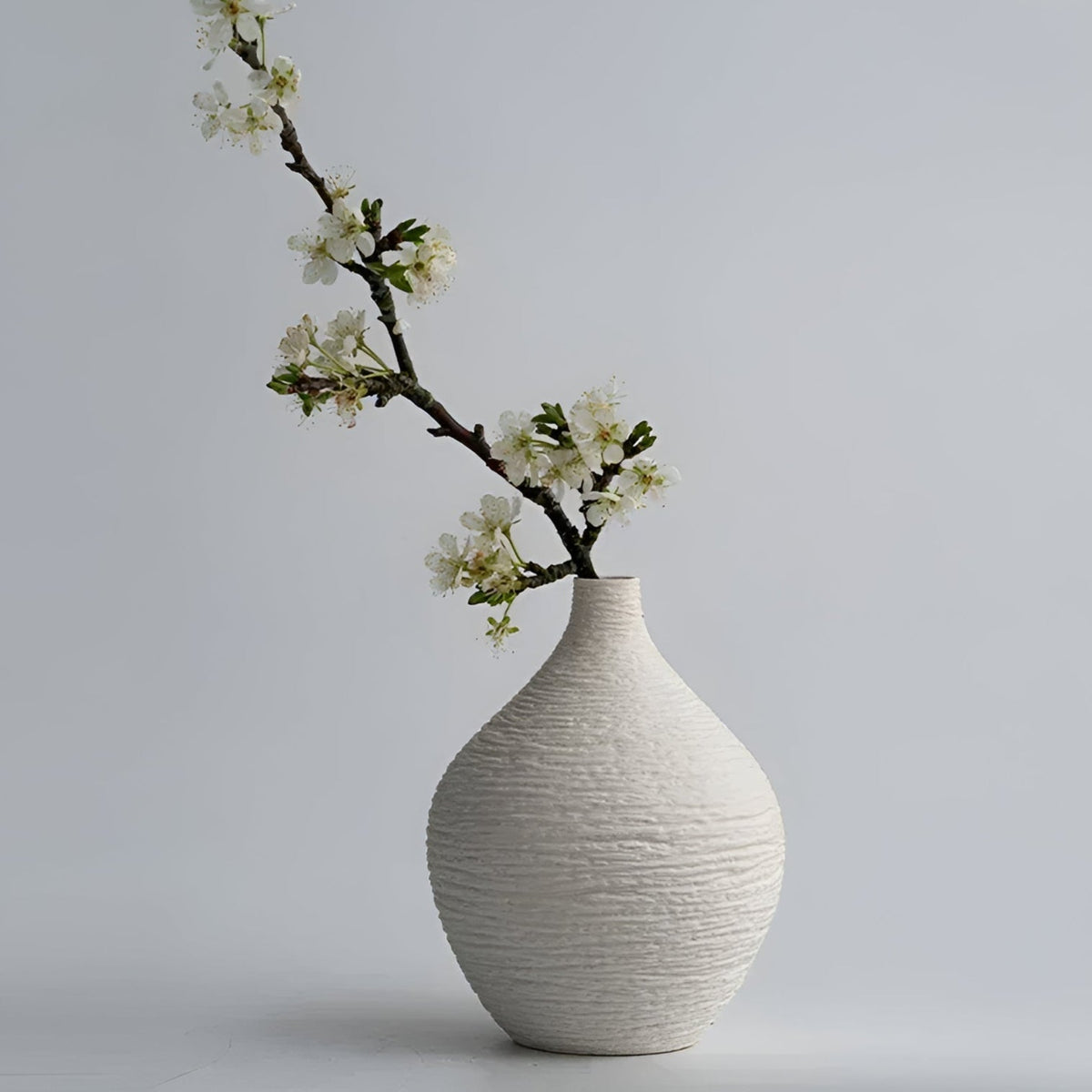 Handgemaakte Keramiek Vaas Zwart Wit Mat Scandinavisch Design voor Droogbloemen & Kunstbloemen Tafel Decoratie | Sulvida