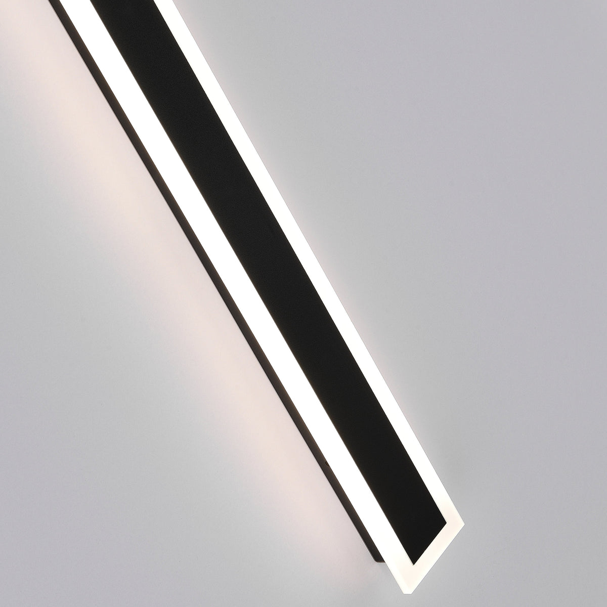 Lineaire LED wandlamp voor buiten zwart wit weersbestendig modern design metaal acryl IP65 tuinverlichting | Sulvida