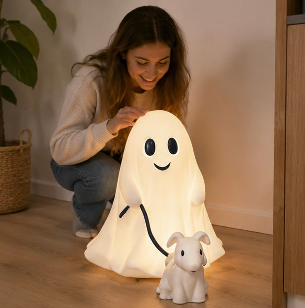 Spookachtig Hondenbeeld met Lakentje – Decoratief Halloween Tafelfiguurtje Hond voor Griezelige Sfeer | Sulvida
