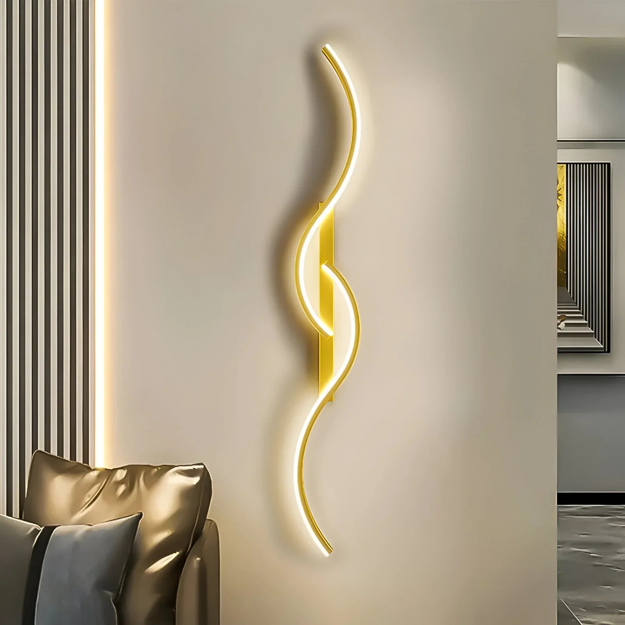 Moderne Gebogen Wandlamp voor Sfeervolle Binnenverlichting – Energiezuinige LED Wandverlichting in Goud, Zwart of Gemengd – Ambient Lichtbron voor Woonkamer, Slaapkamer en Hal | Sulvida