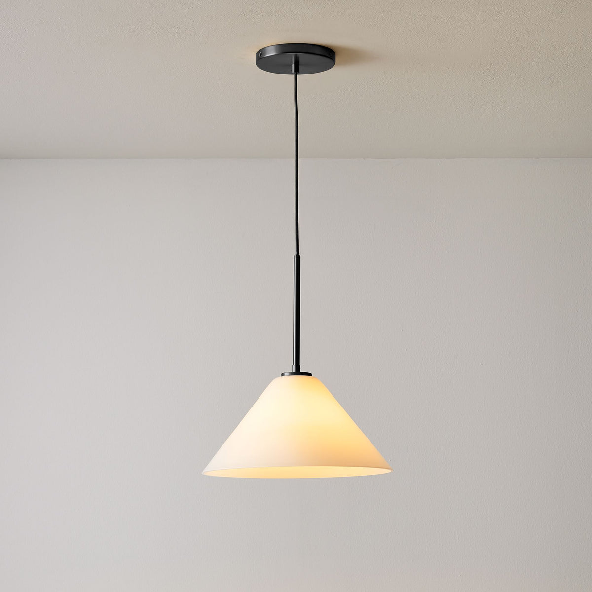 Glazen Hanglamp Kegelvorm voor Keuken Eetkamer Woonkamer Industriële Stijl Metalen Armatuur Designverlichting | Sulvida