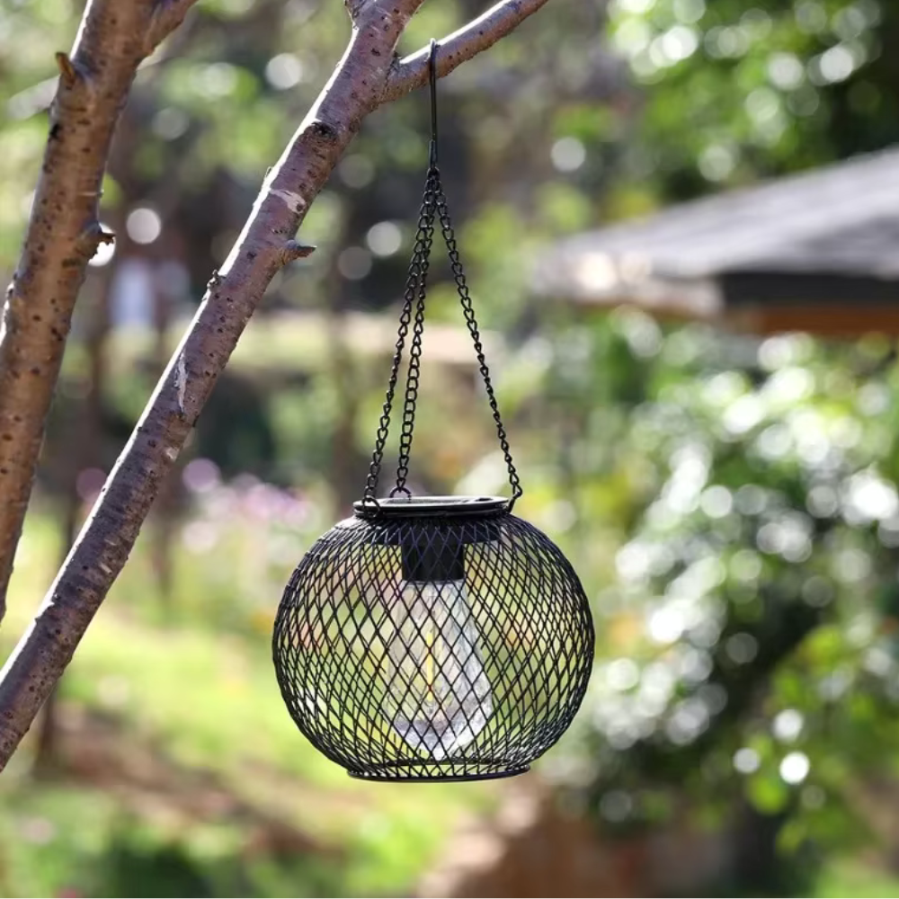Decoratieve tuinlantaarn met zonne-energie en schemersensor voor sfeervolle terras en pad verlichting | Sulvida