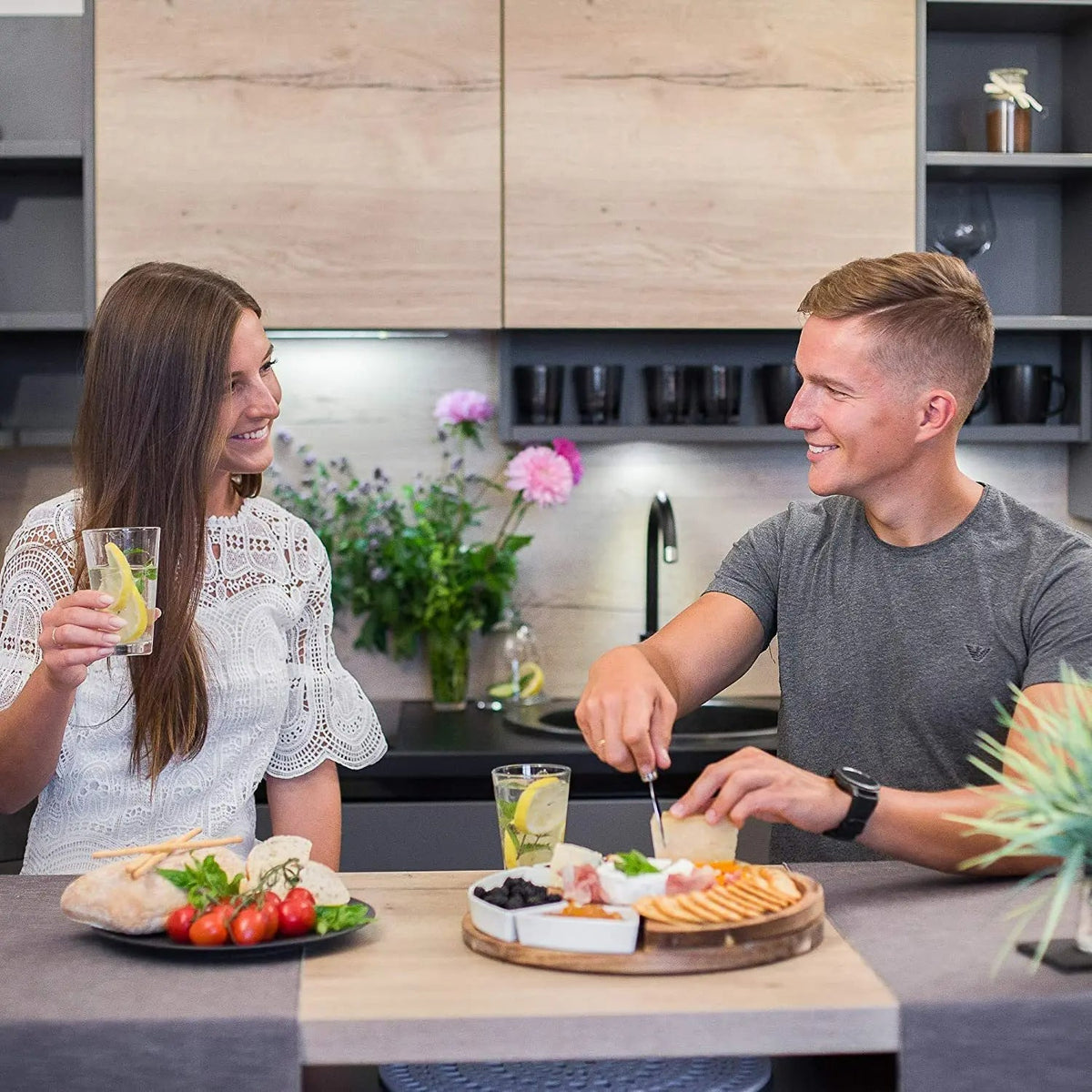 Serveerplank Rond Acaciahout 33cm met Kommen Messen Kaasplank Tapasschaal Hapjesplank Borrelplank Snijplank | Sulvida