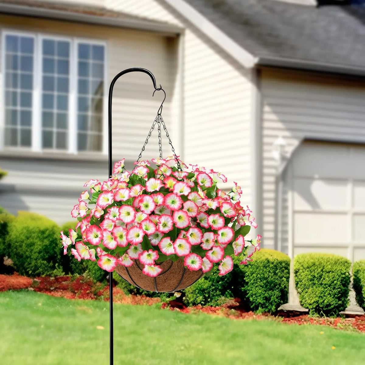 Panier suspendu de fleurs artificielles en soie et en plastique, résistant aux UV, pour décoration extérieure de balcon, terrasse, jardin et mur | Sulvida