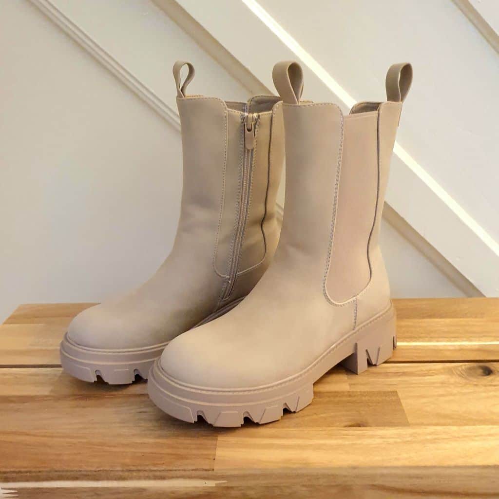 Bottines Chelsea Romi beige pour femme – bottines confortables avec élastiques et fermeture éclair pour tous les jours | Sulvida
