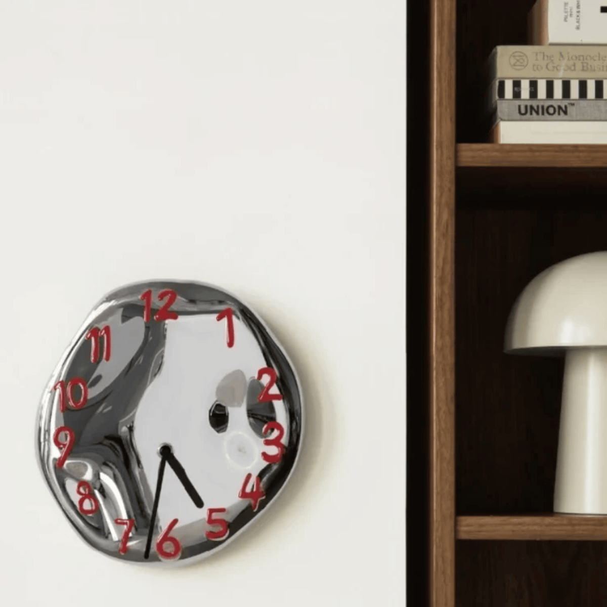 Keramische wandklok met chroomafwerking modern design stille uurwerk decoratief wonen woonkamer interieur | Sulvida