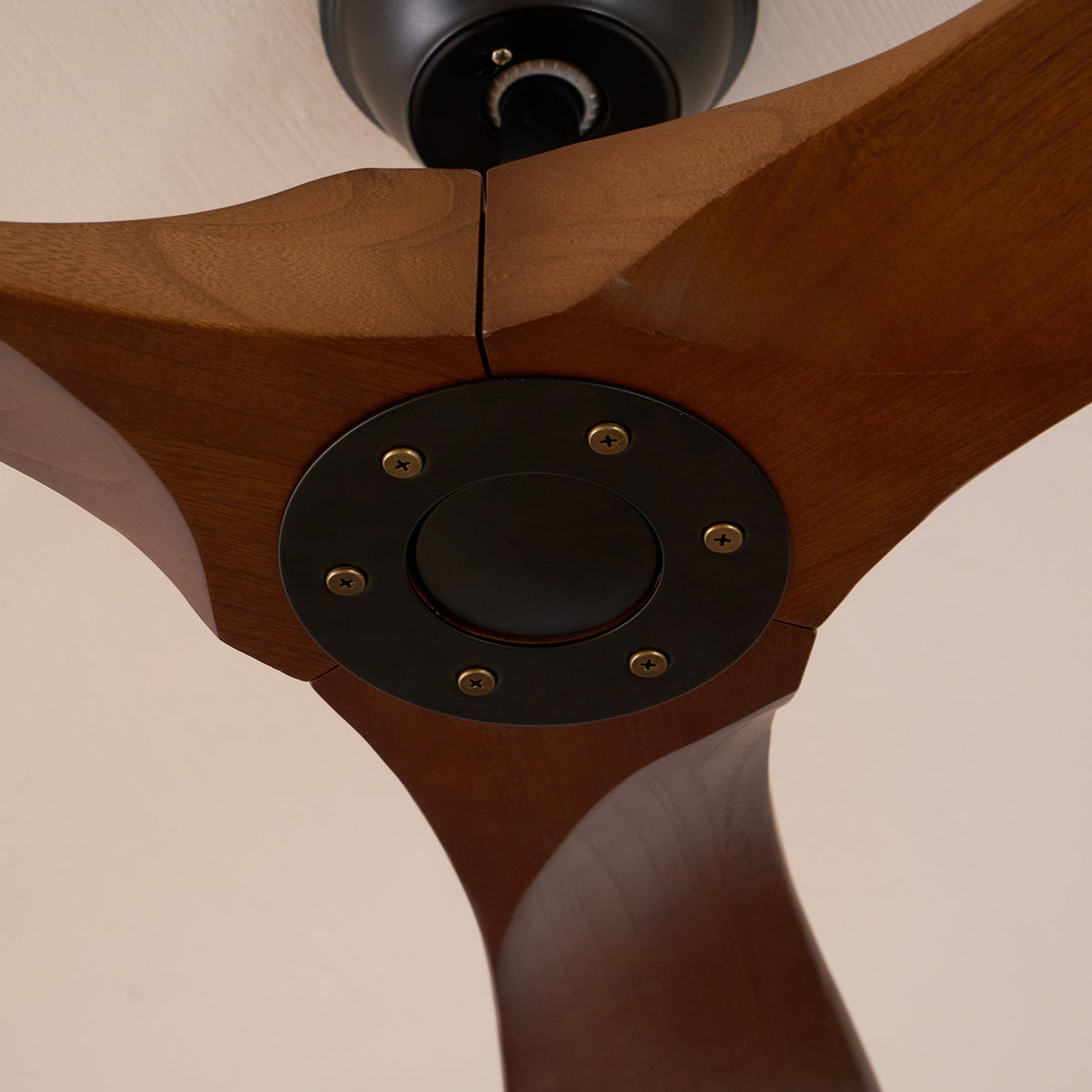 Plafondventilator Met Houten Bladen Afstandsbediening 6 Snelheden 106cm 132cm Diameter Verstelbaar Plafond | Sulvida