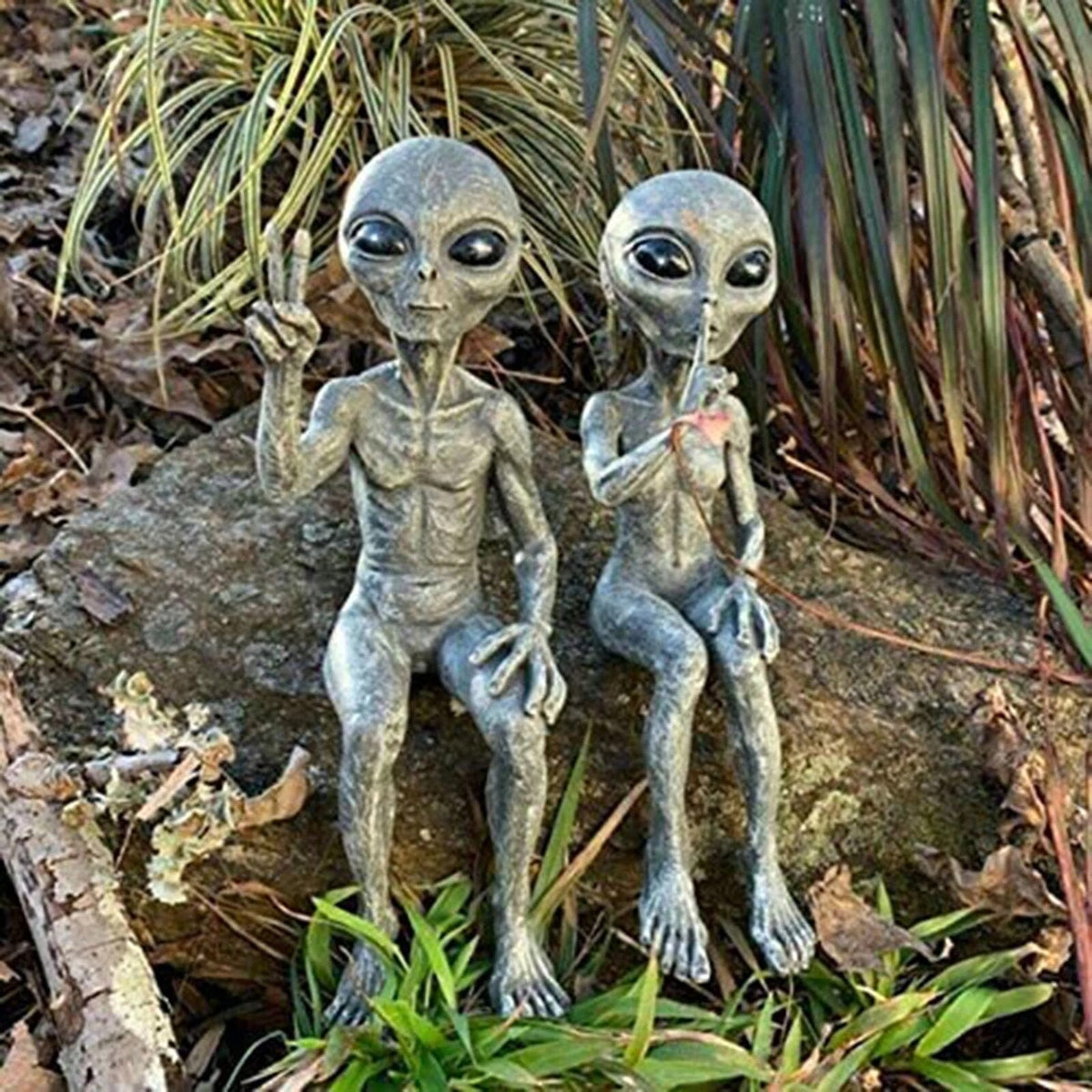 Decoratief Buitenbeeld Hars Alien Figuur Tuin Ontspannen Houding Sculptuur Groen Grijs Weerbestendig UV-Beschermd | Sulvida
