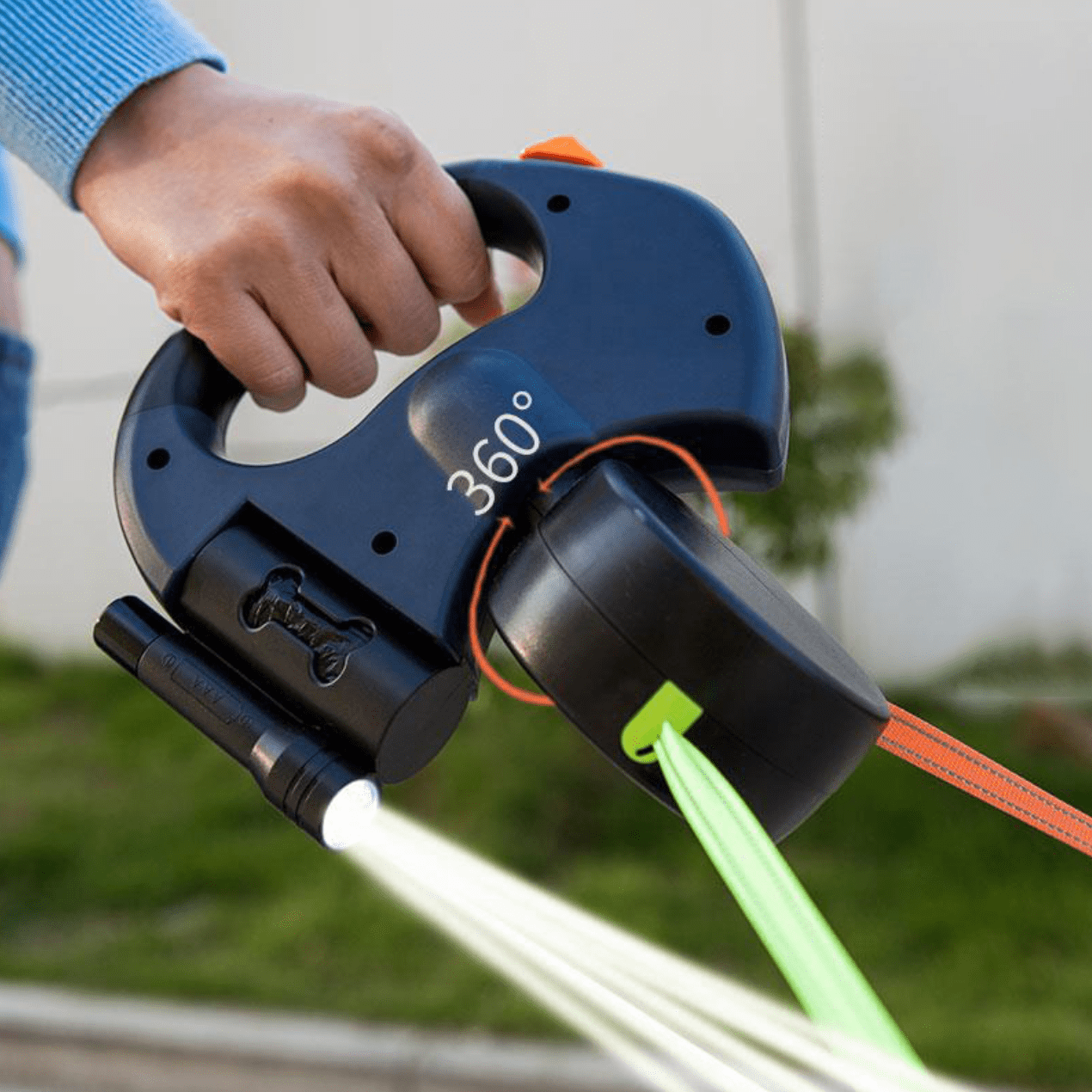 Intrekbare Dubbele Hondenriem met Zaklamp en 360° Draaifunctie voor Twee Honden tot 40 kg per Hond - Ontwarringsmechanisme Reflecterende Strips Eenhandige Bediening Veilige Avondwandeling | Sulvida