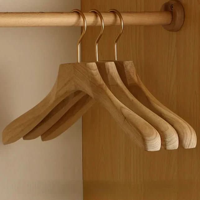 Cintres en bois larges, lot de 3, pour une penderie soignée, organisation de garde-robe, bois durable et antidérapant