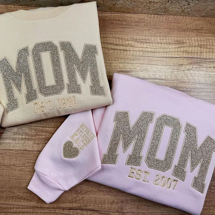 Gepersonaliseerde sweater voor mama met glitterdetails en kindernamen perfecte cadeautrui moederdag kerst | Sulvida