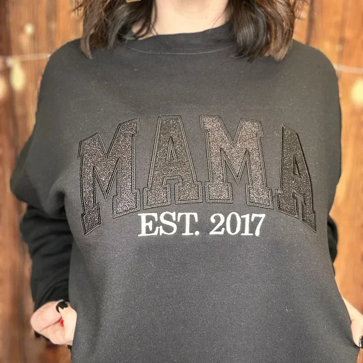 Gepersonaliseerde sweater voor mama met glitterdetails en kindernamen perfecte cadeautrui moederdag kerst | Sulvida