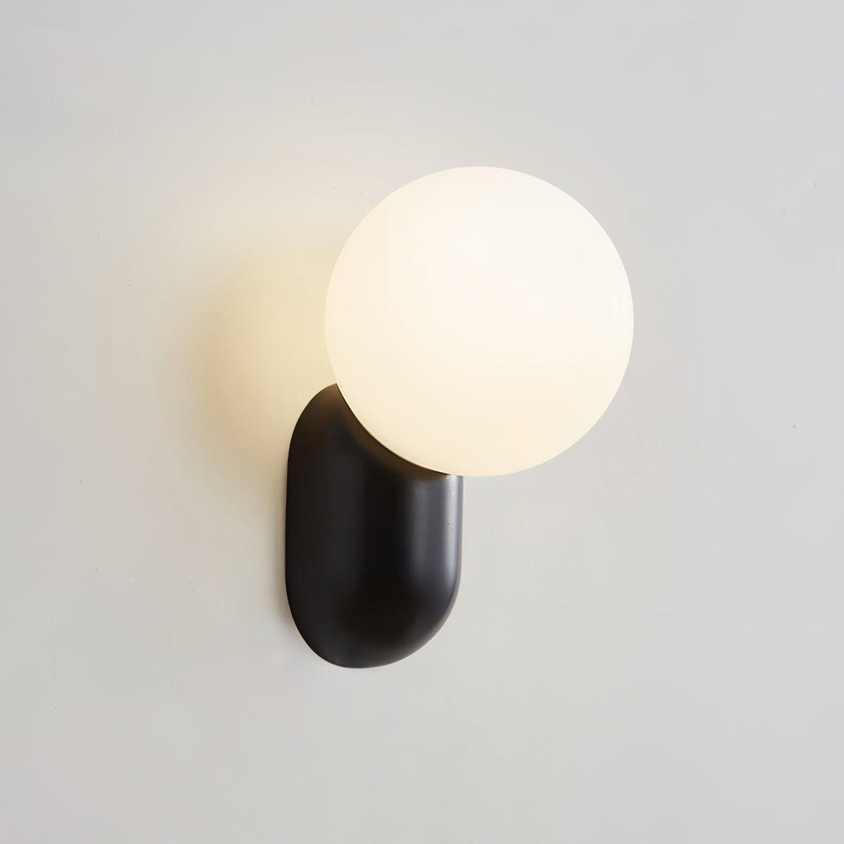Minimalistische Wandlamp met Glazen Bol Sfeervolle Muuverlichting Roze Zwart Wit Grijs Retro Slaapkamer | Sulvida