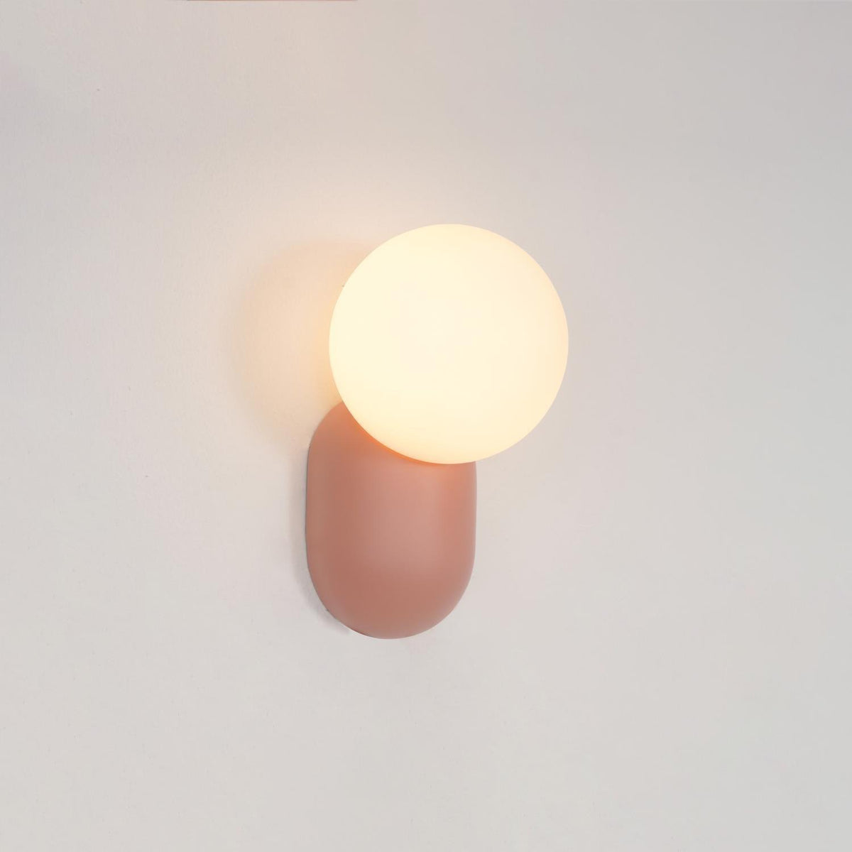 Minimalistische Wandlamp met Glazen Bol Sfeervolle Muuverlichting Roze Zwart Wit Grijs Retro Slaapkamer | Sulvida