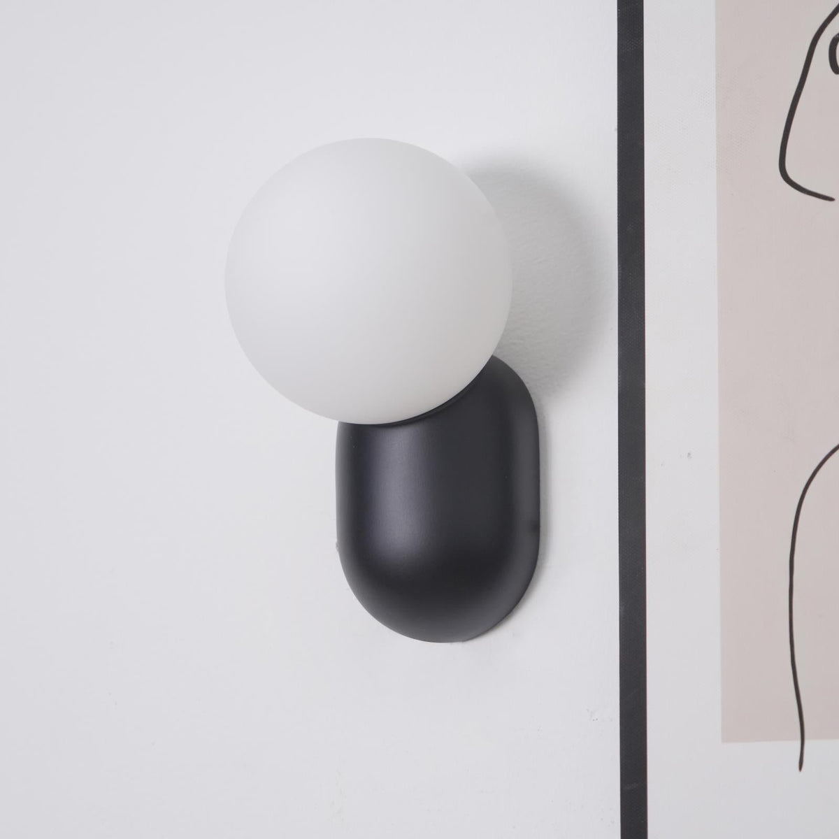 Minimalistische Wandlamp met Glazen Bol Sfeervolle Muuverlichting Roze Zwart Wit Grijs Retro Slaapkamer | Sulvida