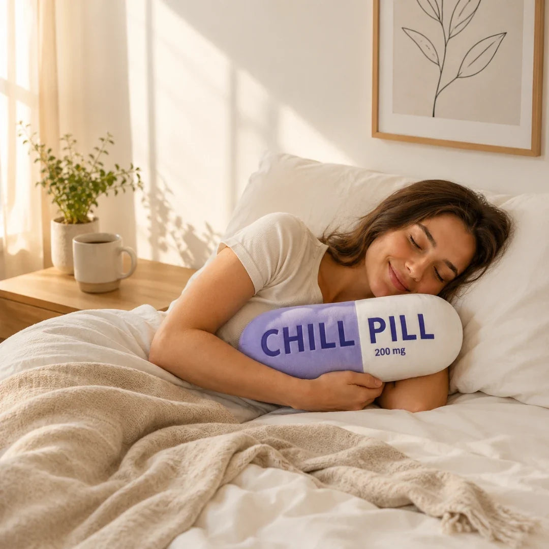 Pluchen capsulekussen 14×6 cm roze comfort sierkussen chill pill pillow decoratief woonkamer slaapkamer | Sulvida