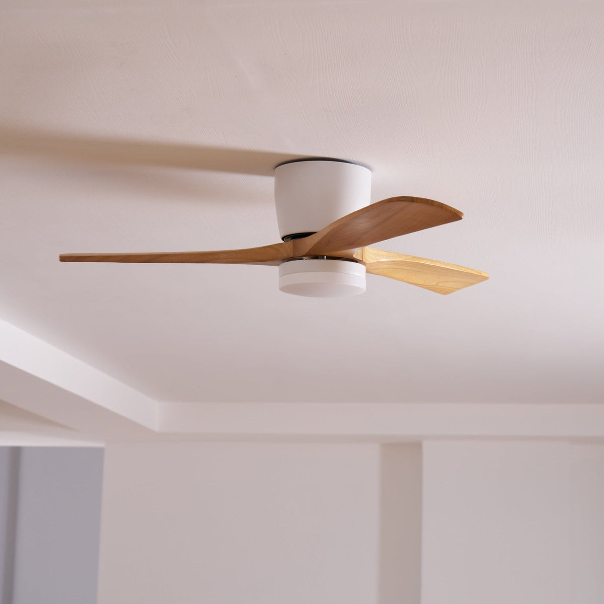 Plafondventilator met Verlichting Houten Bladen Afstandsbediening 6 Snelheden Dimbaar Licht Woonkamer | Sulvida