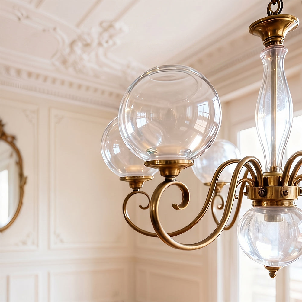 Kroonluchter met Handgeblazen Glazen Bollen en Antiek Messing Finish voor Sfeervolle Eetkamer en Woonkamer | Sulvida