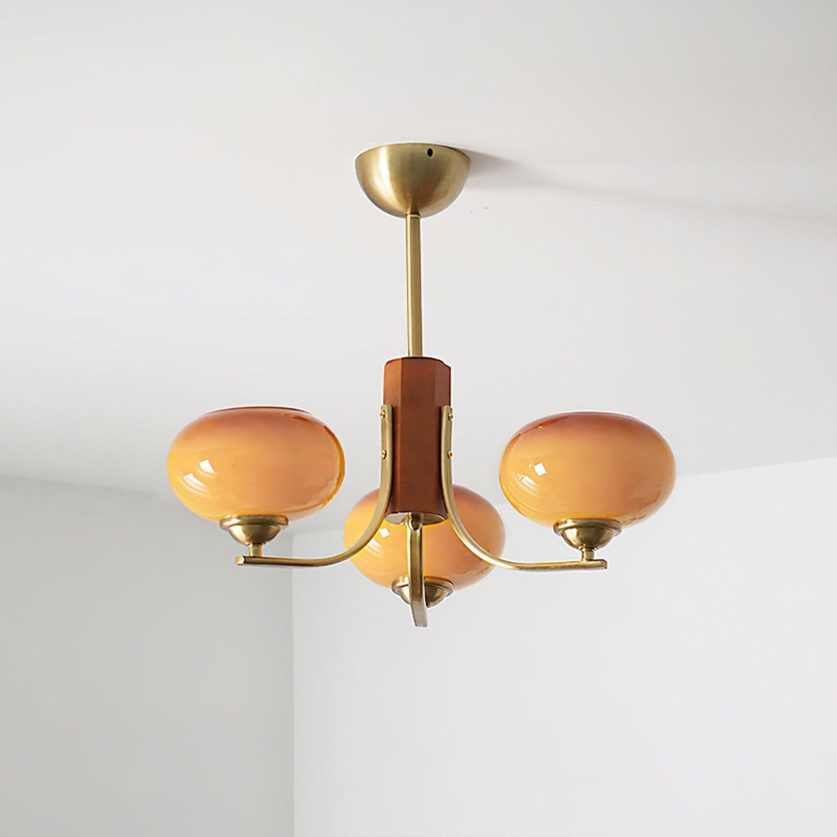 Glazen Bolkroonluchter met 6 Lichtpunten Ambertint Hanglamp Woonkamer Eetkamer Modern Koperen Armatuur | Sulvida