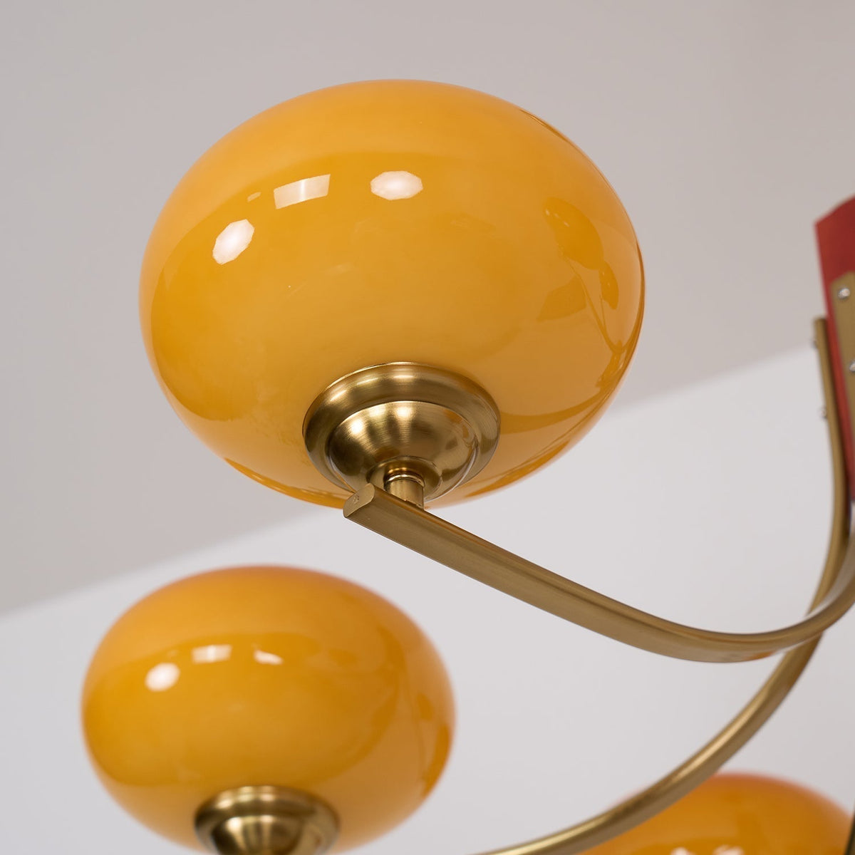 Glazen Bolkroonluchter met 6 Lichtpunten Ambertint Hanglamp Woonkamer Eetkamer Modern Koperen Armatuur | Sulvida