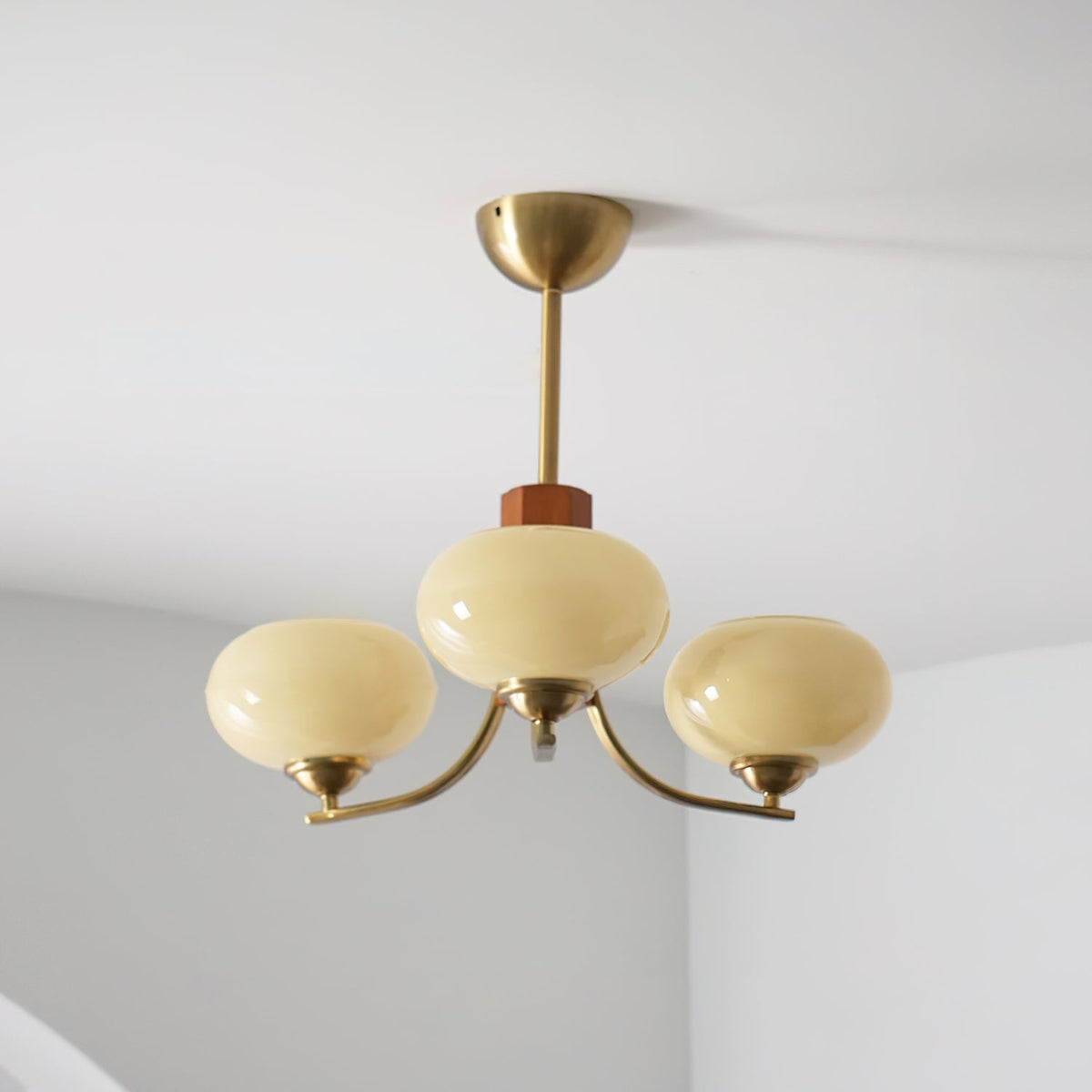 Glazen Bolkroonluchter met 6 Lichtpunten Ambertint Hanglamp Woonkamer Eetkamer Modern Koperen Armatuur | Sulvida