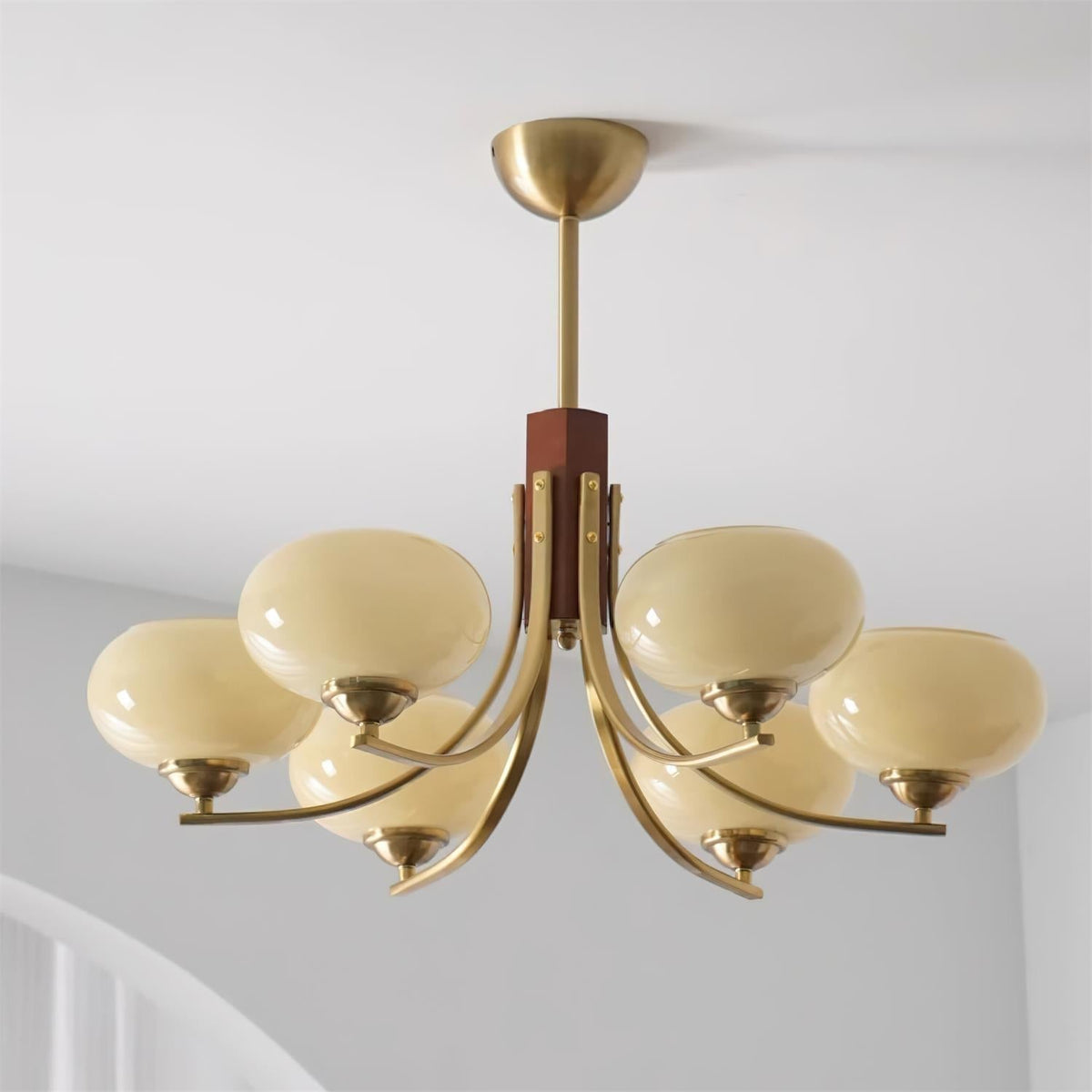 Glazen Bolkroonluchter met 6 Lichtpunten Ambertint Hanglamp Woonkamer Eetkamer Modern Koperen Armatuur | Sulvida
