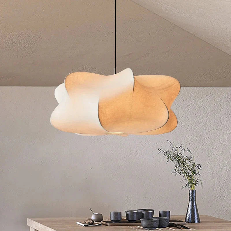 Zijden hanglamp met Japans geïnspireerd design LED warm wit licht voor woonkamer eetkamer salon modern interieur | Sulvida