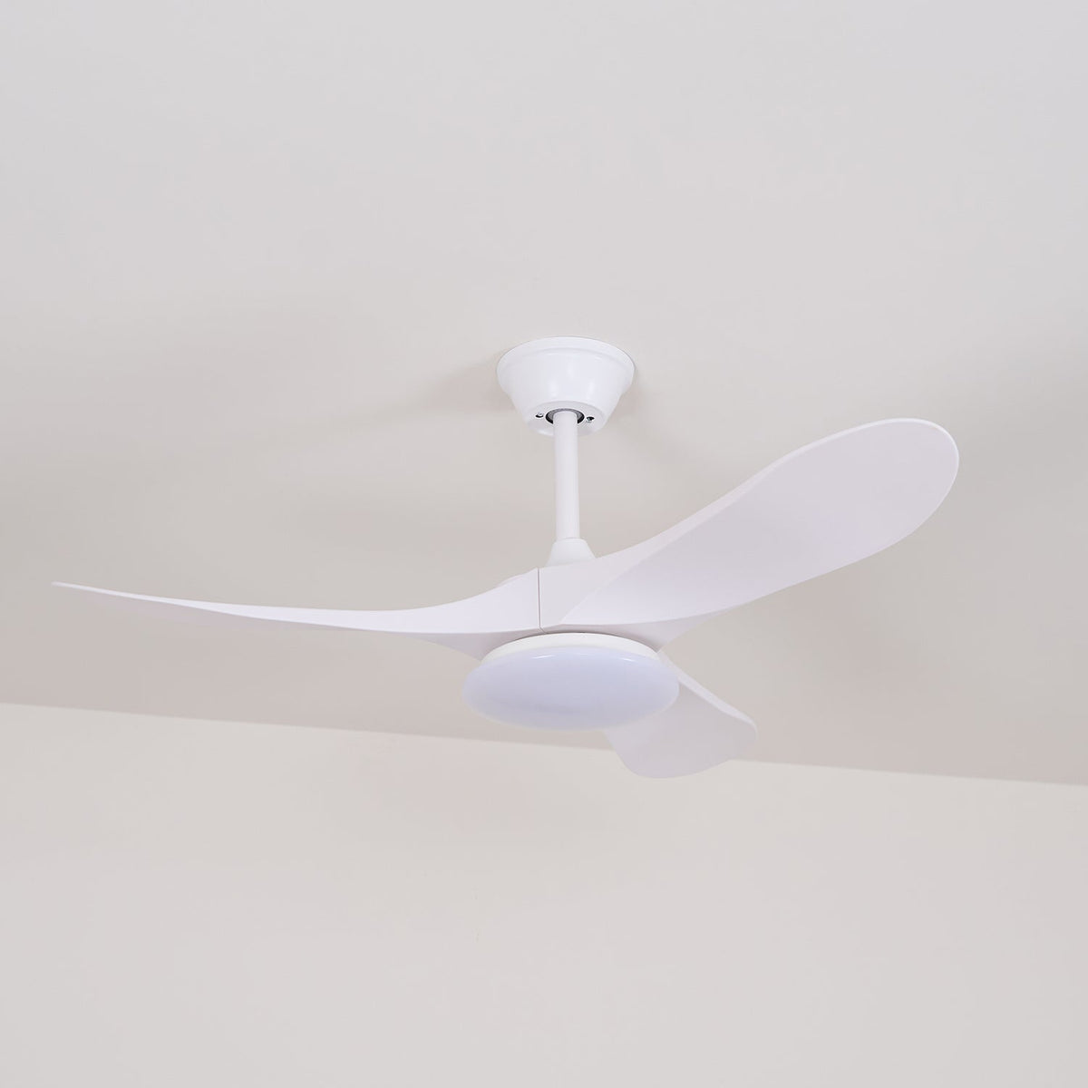 Plafondventilator met Verlichting Houten Bladen 106-132cm Afstandsbediening 6 Snelheden Stil Energiezuinig | Sulvida