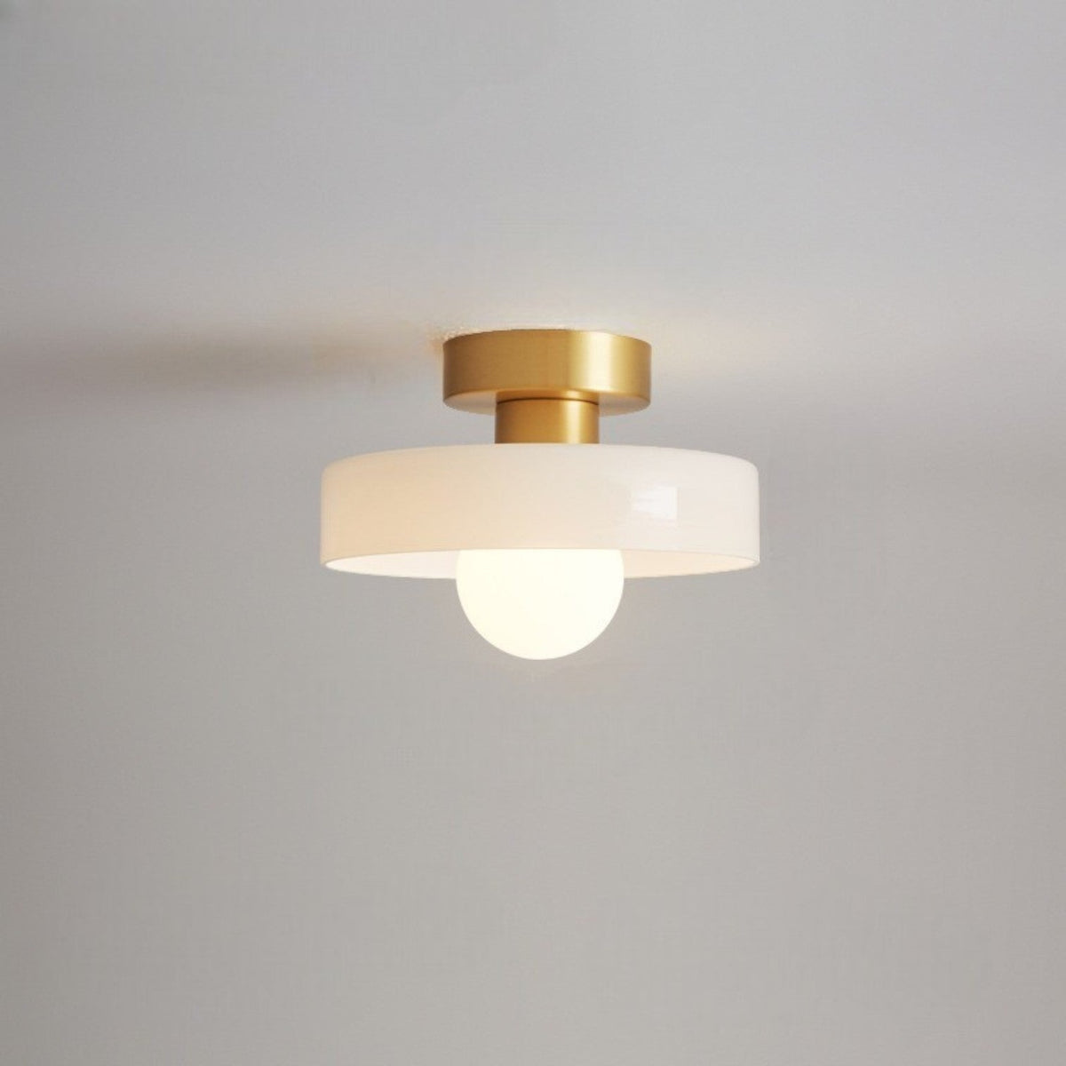 Plafondlamp Bauhaus Stijl Messing & Glas Rond Ø24cm Hal Slaapkamer Eetkamer Diffuus Licht G9 Fitting | Sulvida