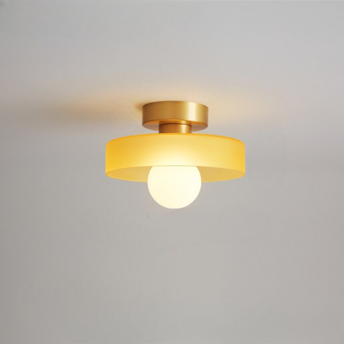 Plafondlamp Bauhaus Stijl Messing & Glas Rond Ø24cm Hal Slaapkamer Eetkamer Diffuus Licht G9 Fitting | Sulvida