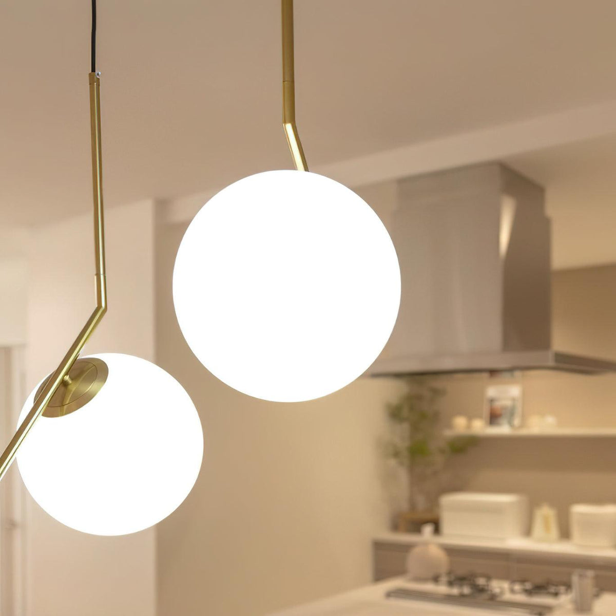 Glazen Hanglamp met Messing Afwerking Elegante Eetkamer en Woonkamer Pendel Verlichting E27 Fitting Design | Sulvida