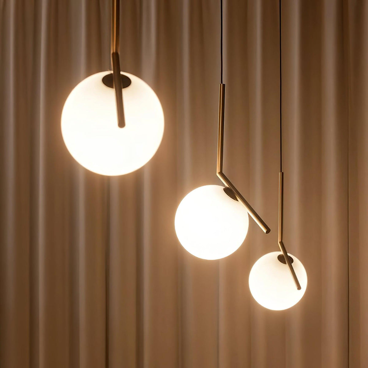 Glazen Hanglamp met Messing Afwerking Elegante Eetkamer en Woonkamer Pendel Verlichting E27 Fitting Design | Sulvida