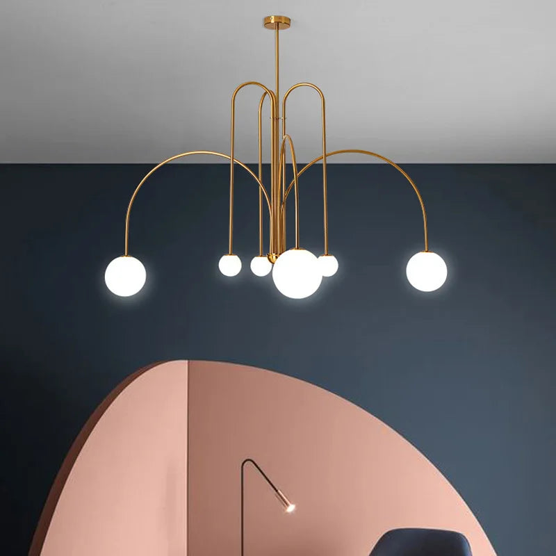 Kroonluchter met Glazen Bollen Geborsteld Metaal Goud Zwart Rood Scandinavisch Design Woonkamer Eetkamer | Sulvida