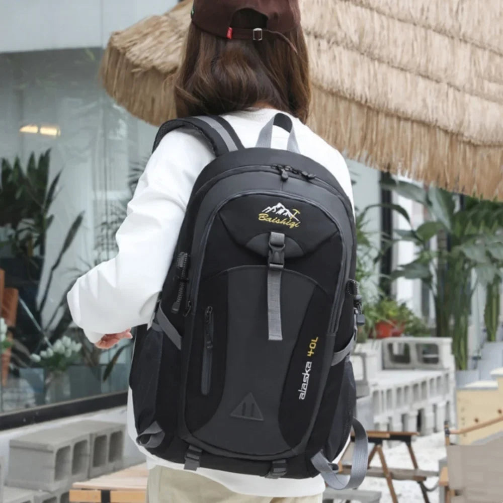Multi-Compartment Rugzak 40L Wandelrugzak met Mesh Rugpaneel Verstelbare Borstbanden Ritsvakken Outdoor | Sulvida