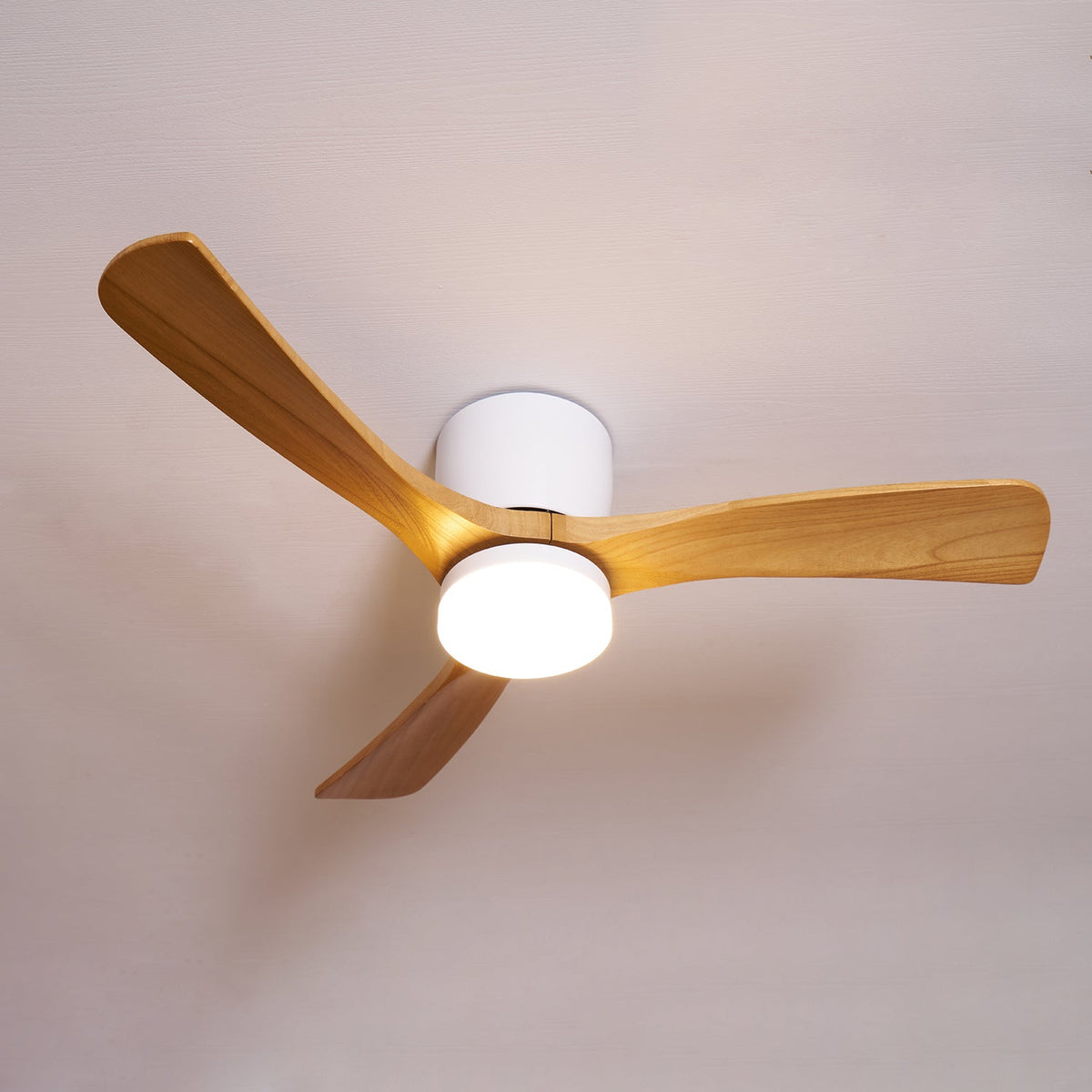 Plafondventilator met Verlichting Houten Bladen Afstandsbediening 6 Snelheden Dimbaar Licht Woonkamer | Sulvida