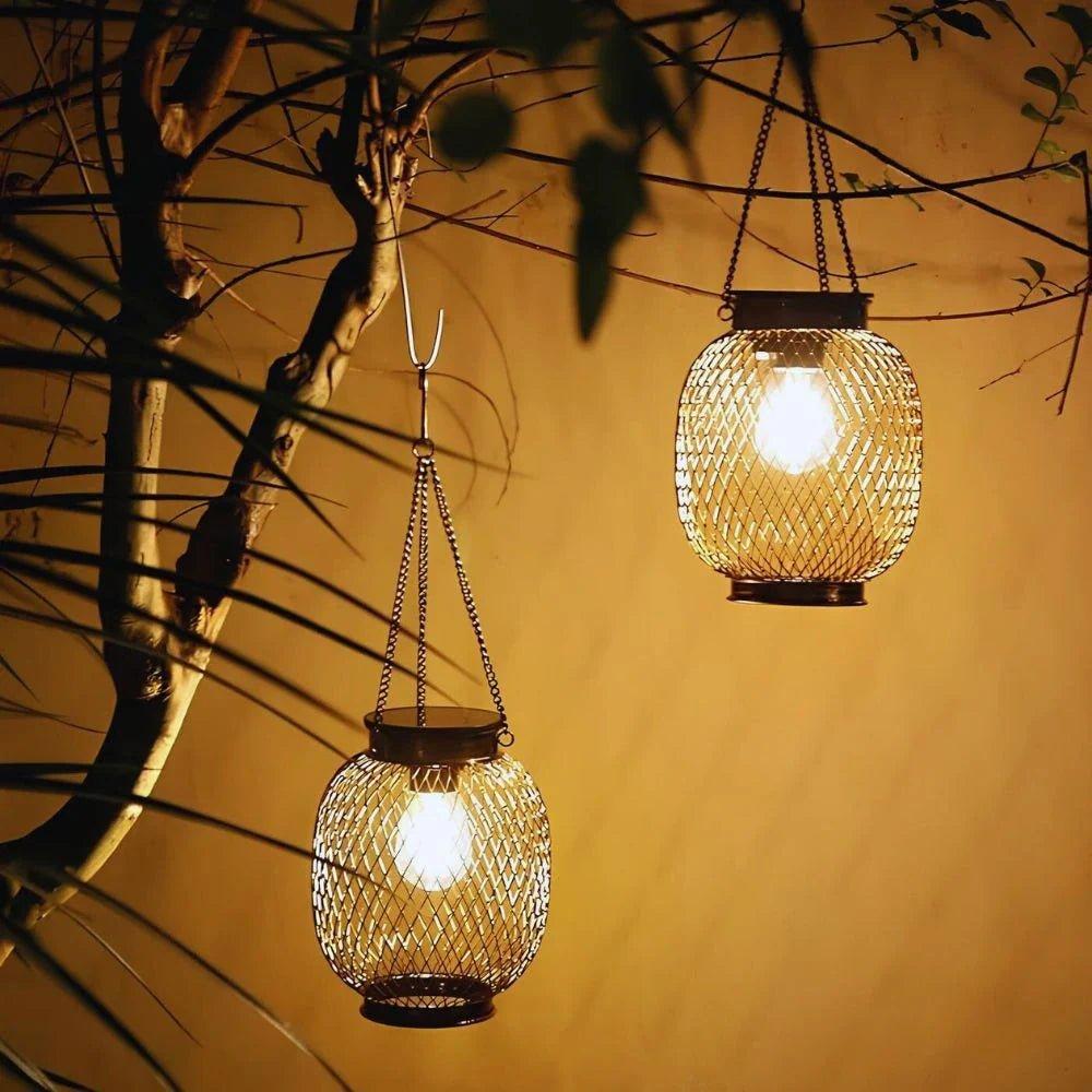 Decoratieve tuinlantaarn met zonne-energie en schemersensor voor sfeervolle terras en pad verlichting | Sulvida