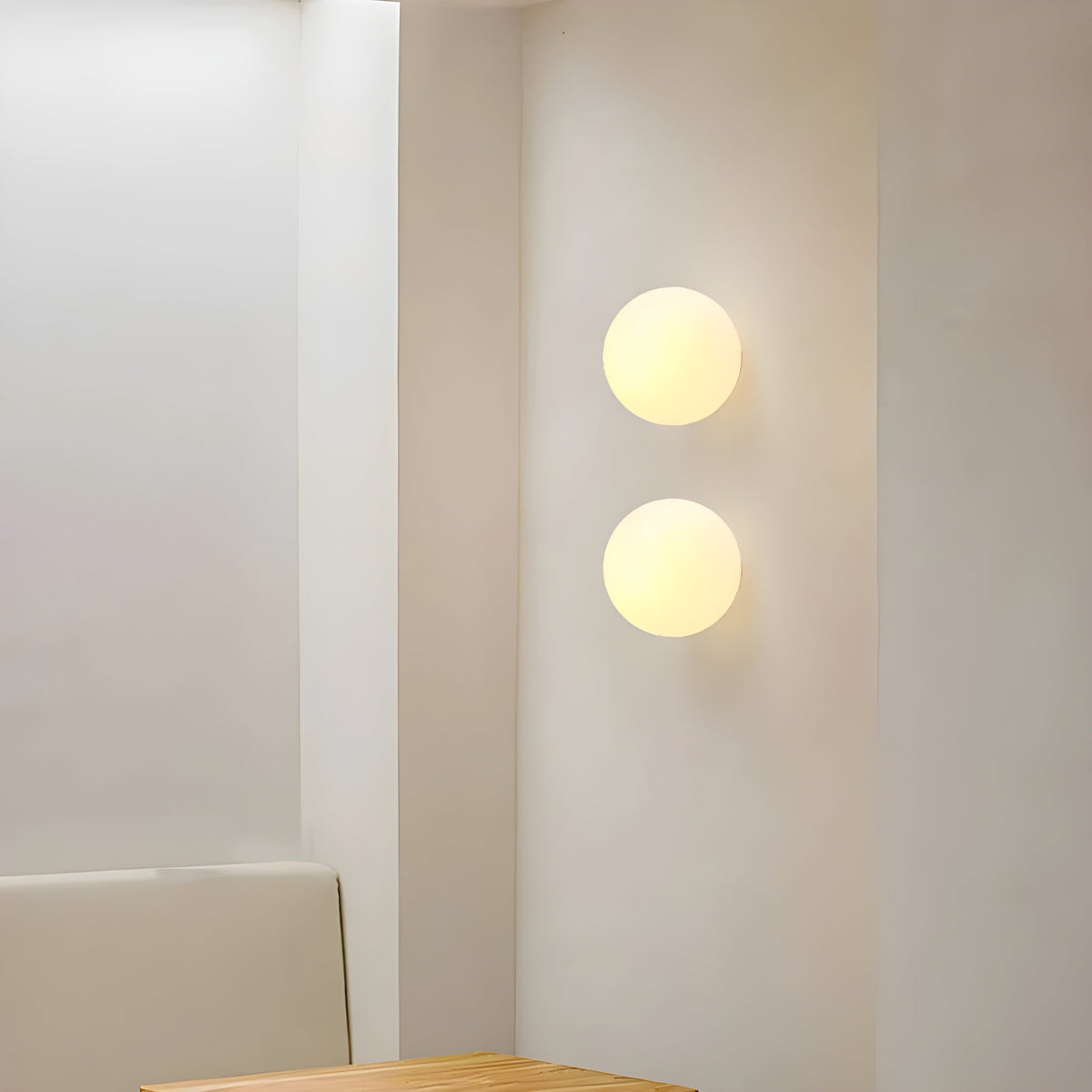 Wandlamp met melkglas bol – Strak Nordic design voor hal, slaapkamer en woonkamer – Moderne sfeerverlichting | Sulvida