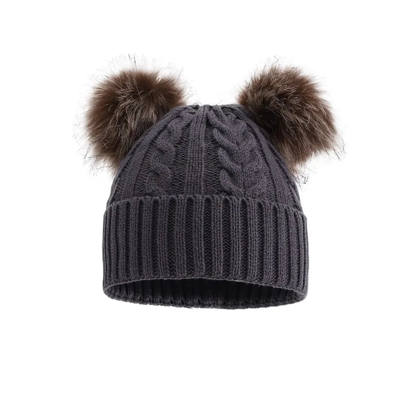 Gebreide Damesmuts met Dubbele Pompons Wintermuts Kabelpatroon Oprolbare Rand Warme Beanie Dames Stijlvol | Sulvida