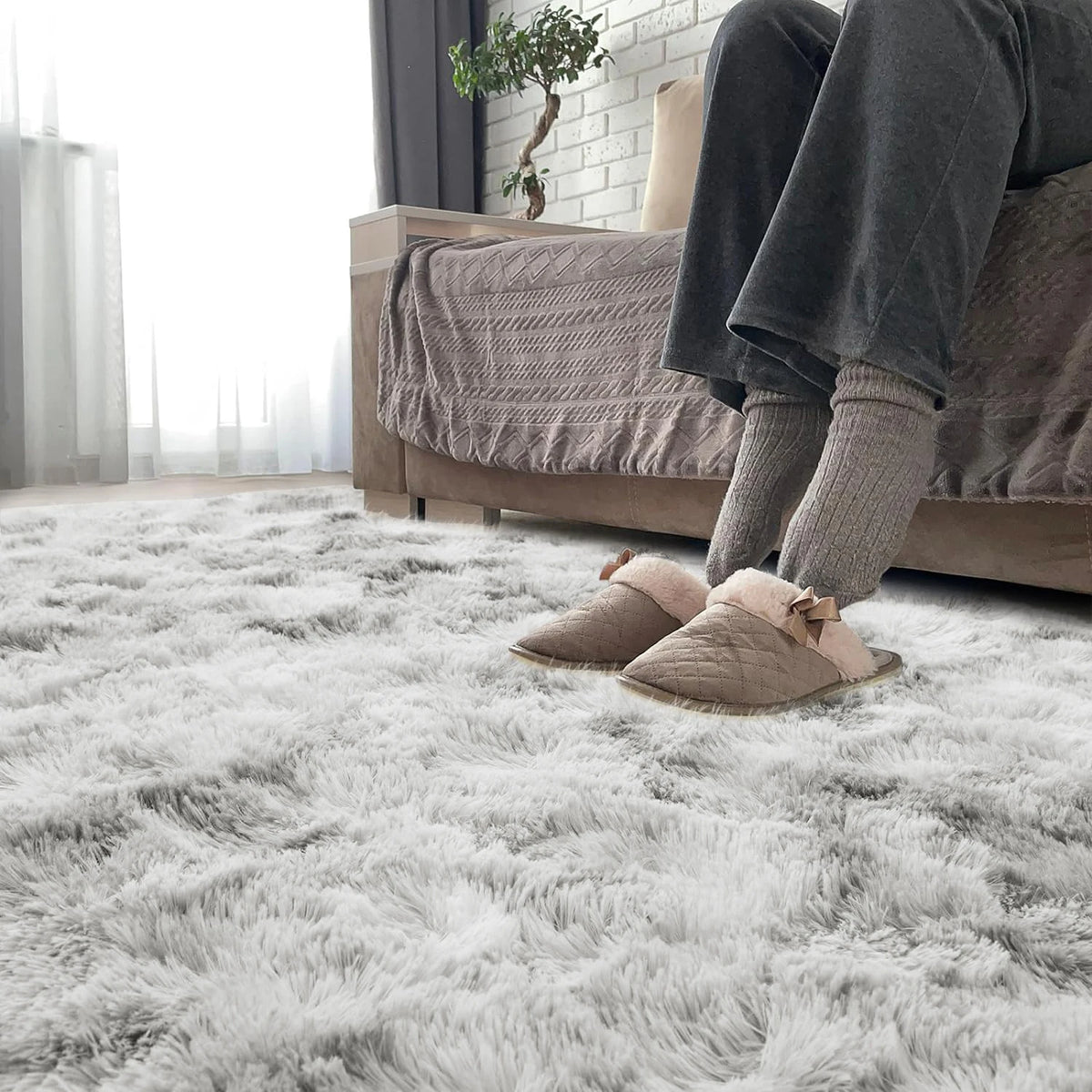 Tapis à poils longs gris foncé antidérapant et doux pour salon, chambre, chambre d’enfant et bureau | Sulvida