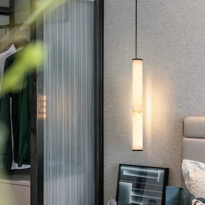 Suspension moderne en marbre et pierre naturelle avec accents cuivrés, éclairage de table à manger, lustre LED minimaliste | Sulvida