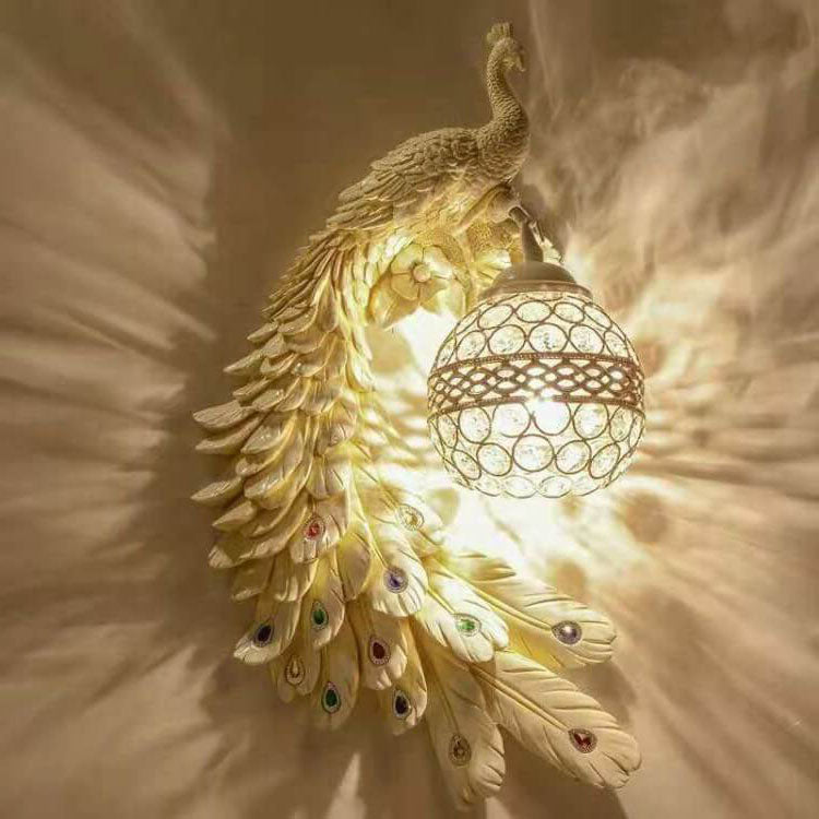 Wandlamp Kristallen Bol Pauw Hars Decoratief Enkel Lichtpunt Sfeervol Interieur Luxe Accent Wandverlichting | Sulvida